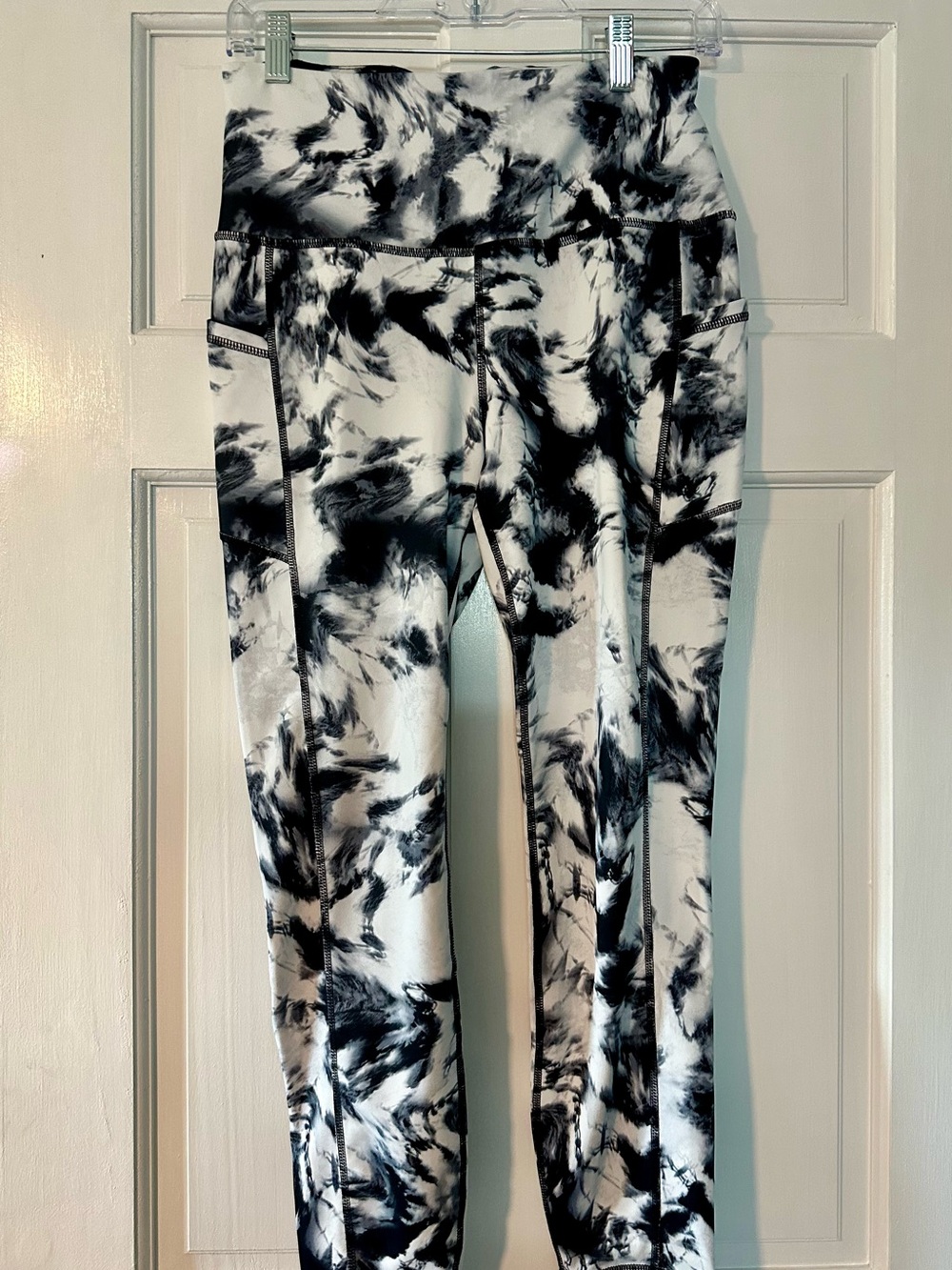 GAIAM Black & White Marble Tie-Dye Leggings